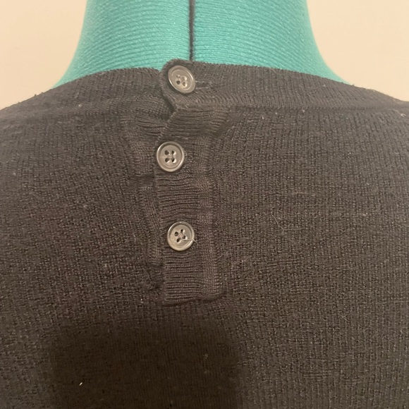 Banana Republic long sleeve v-neck black sweater - Picture 5 of 10